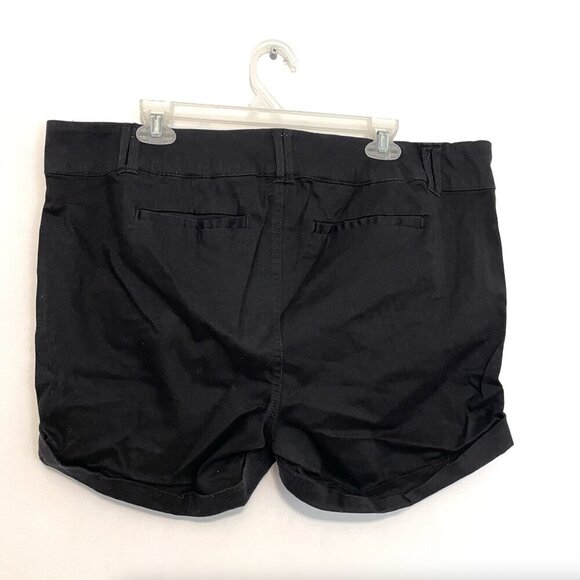 TORRID Plus Size 5 Inch Stretch Sateen Mid Rise Belted Short Black 20 - NO BELT - Picture 11 of 13